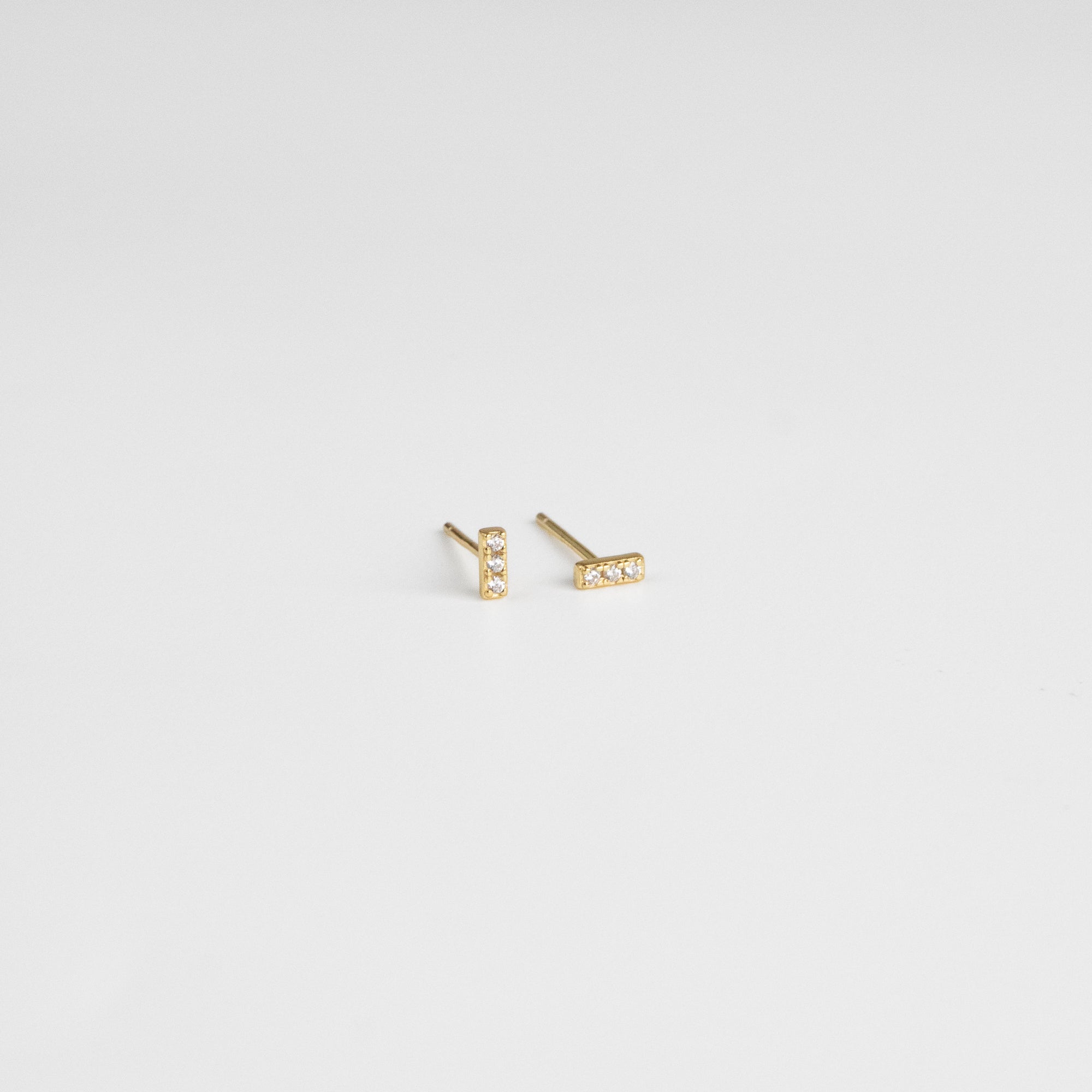 Stella Bar Studs Gold